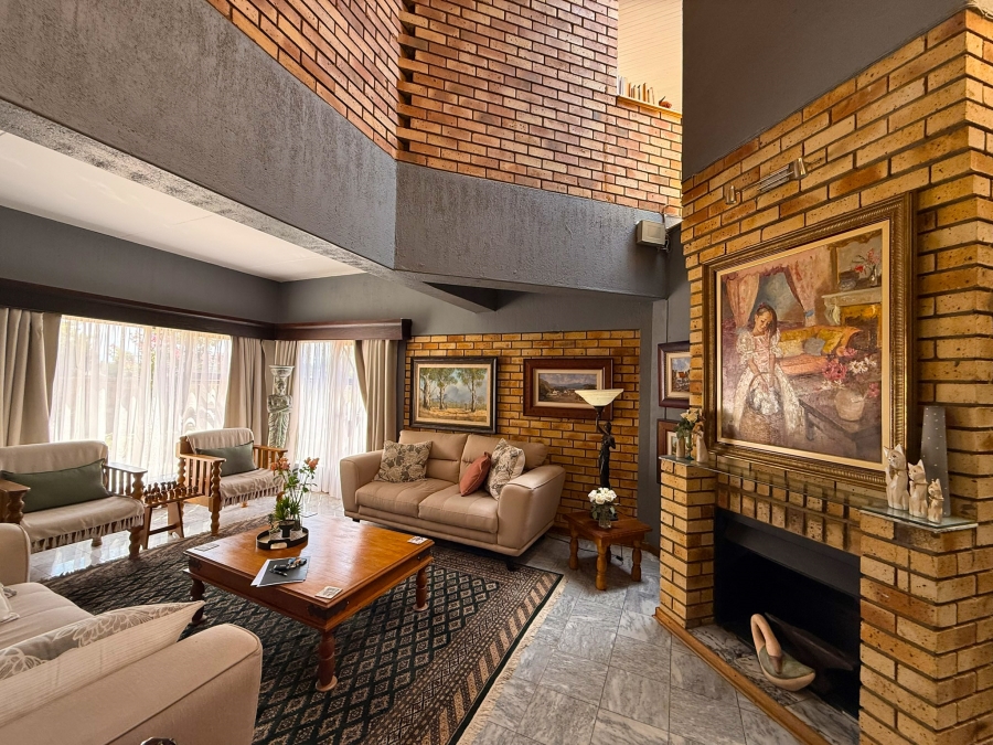 6 Bedroom Property for Sale in Van Der Hoff Park North West